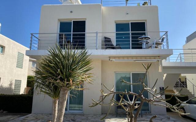 2 Bedroom Roof Terrace & Sea View Apartment