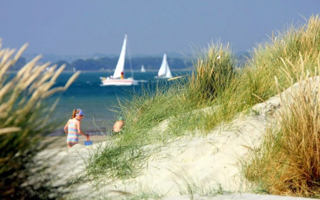 3BR Stylish Home Sea View Walk to East Wittering