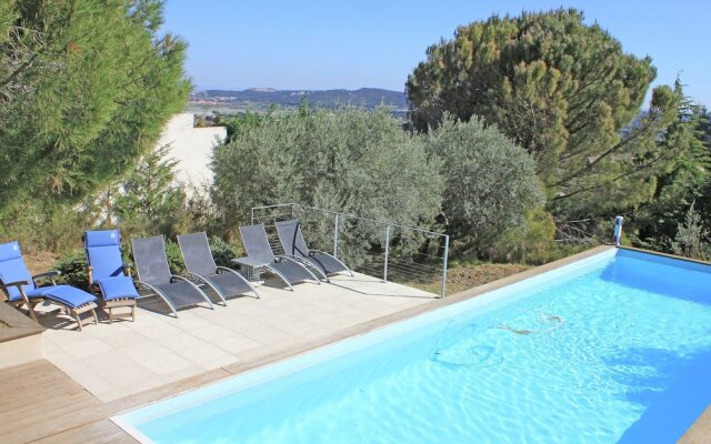 Luxurious Villa in Rochefort-du-gard With Private Pool