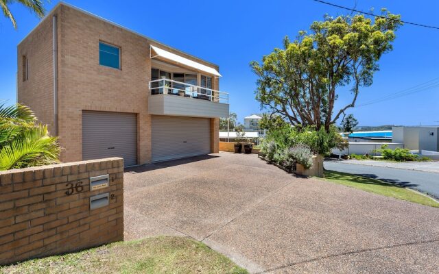 Ronald Avenue, Unit 2/36