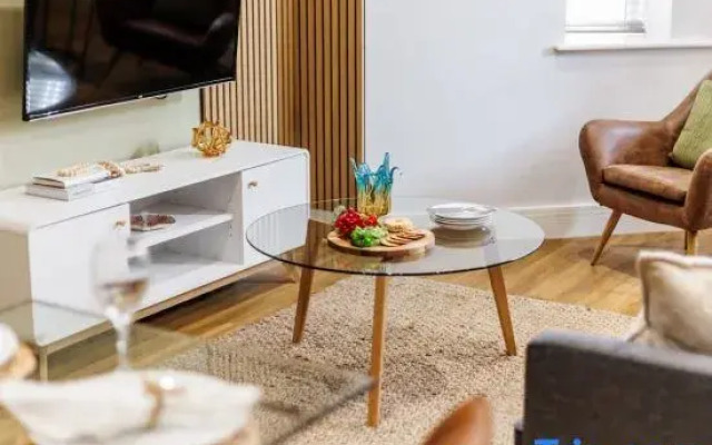 Stunning & Spacious 1-Bed Apt w/ Free Gym & PKG