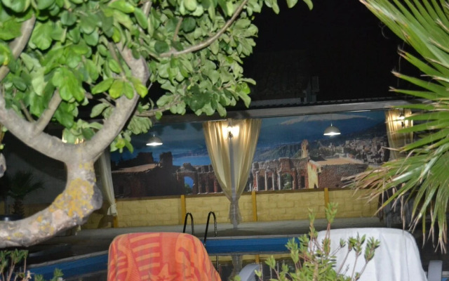 Holiday House & Events With Private Pool in the Center of Sicily