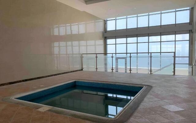 Awesome 2 bedroom apartment with beachfront