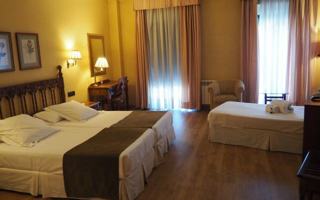 Hotel Ele Puente Romano