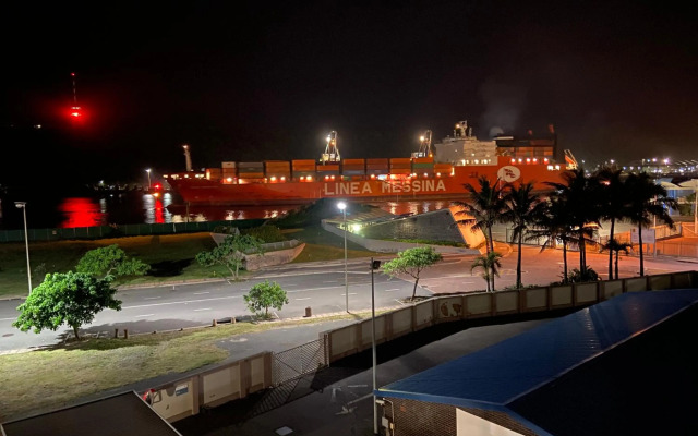 uSHAKA WATERFRONT - LUXURIOUS LAVISH LOOKER