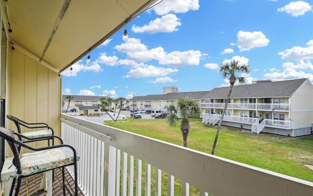 8226 is an upstairs pet friendly studio located in Sandpiper Cove by RedAwning