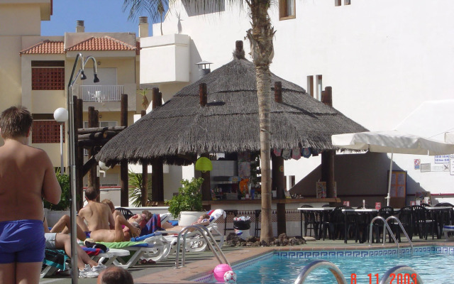 Playaolid Suites & Apartments