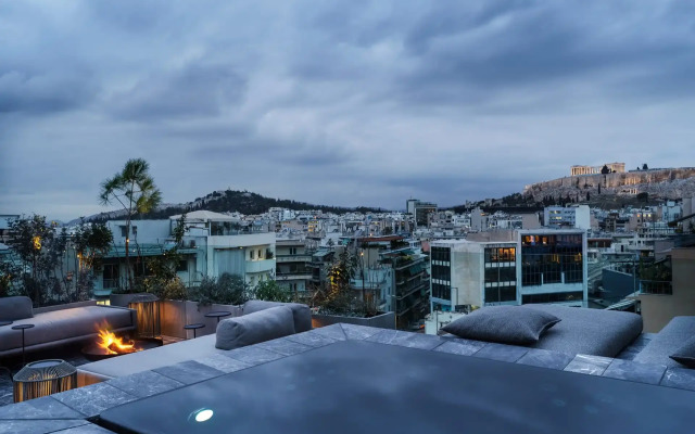 Monastik Living in Athina