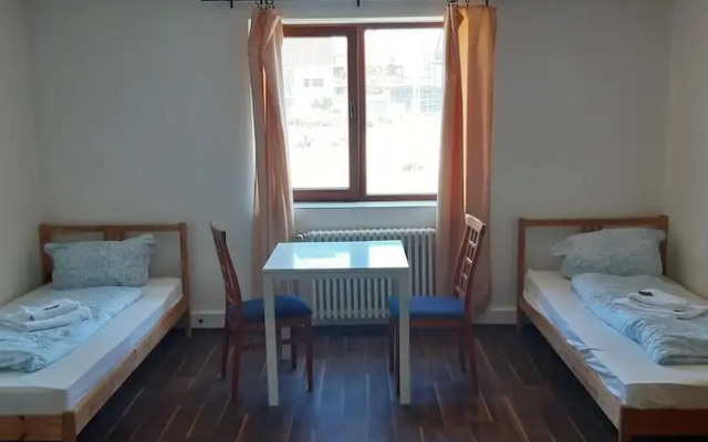 2-Rent Group Hostel Rooms&Apartments EVE168