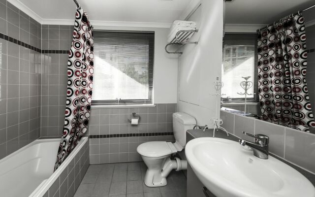 Sky Gardens Sunset River View Netflix Wine Parking