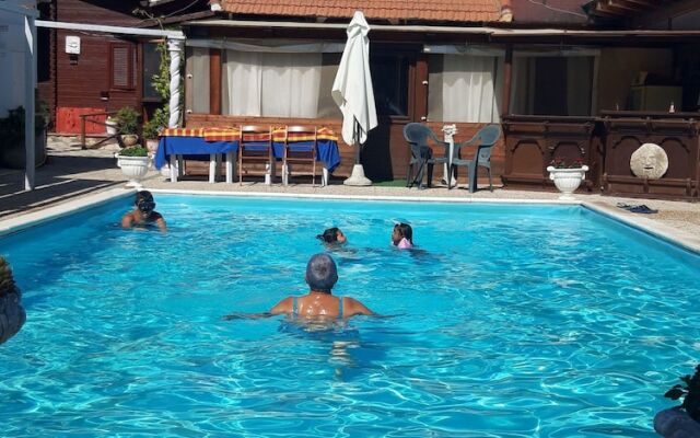 Bungalow With Garden in the Countryside of Rome