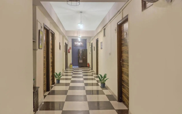 Oyo Flagship 92975 Hotel Small Town