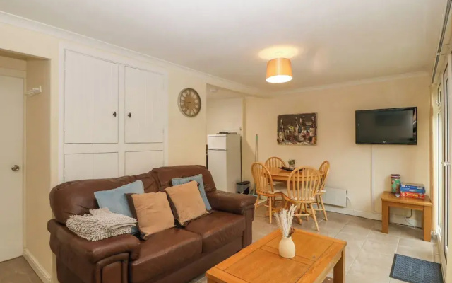 245 Riverside Lodge