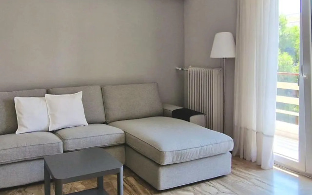 Renovated Private Studio - Metro Holargos 5' Walk