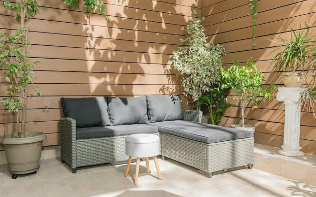 Plantaea Studio - Athens Escape