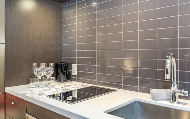 Executive Class, Downtown Luxury Condo @ Yorkville