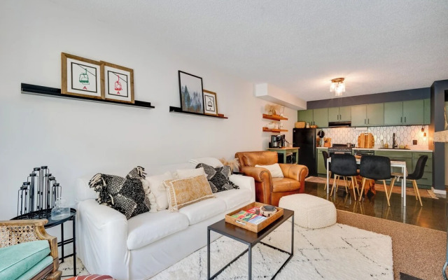 Ski-in/ski-out Magic Mountain Condo w/ Deck!