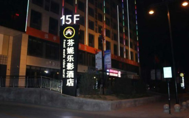Fenni Music Video Hotel