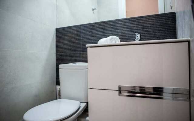 Modern 3 Bdr 2 Bath in La Latina, Near Metro