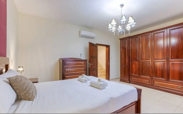 St James the Traditional 4-bed Townhouse Terrace