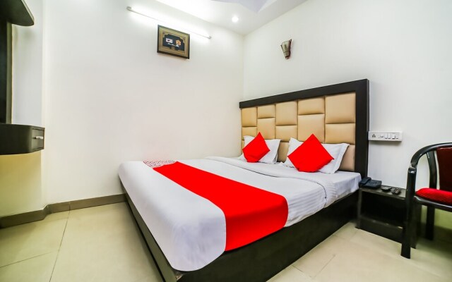 Pushpak Palace by OYO Rooms