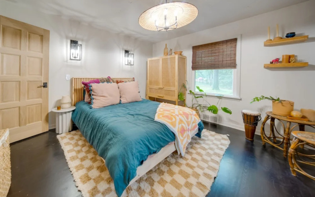 Stylish Willoughby Hills Retreat w/ Fireplace!