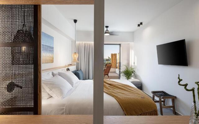 Calla Luxury Seafront Suites