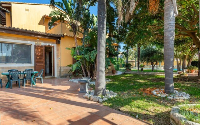 Peaceful Holiday Home in Punta Milocca With Private Pool