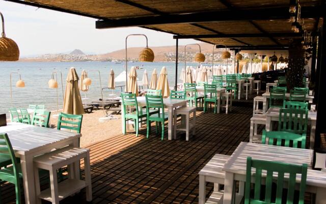 Kemancı Suites & Restaurant & Beach