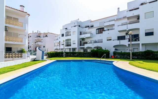 Holiday 1 Bed Apartment With Pool in Albufeira