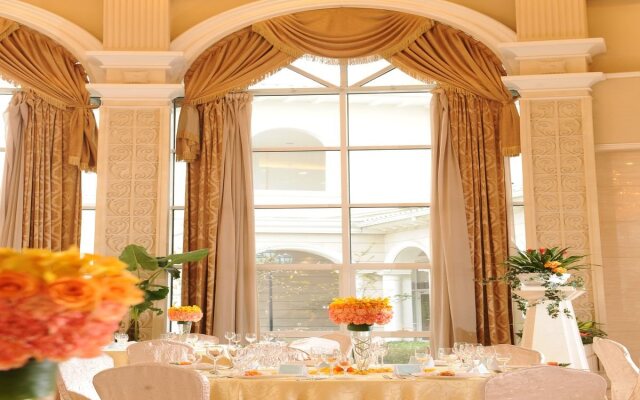 Yosemite Business Hotel