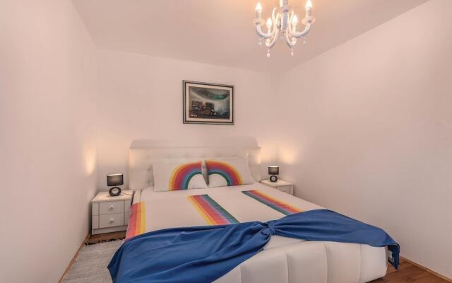 Amazing Home in Klimno With Wifi and 5 Bedrooms