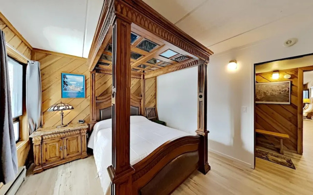 Slopeside 1849 Condos - Comfortable 3 BR Condos With Full Kitchens