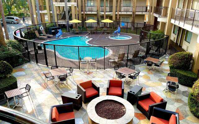 Comfort Inn & Suites Orange County John Wayne Airport