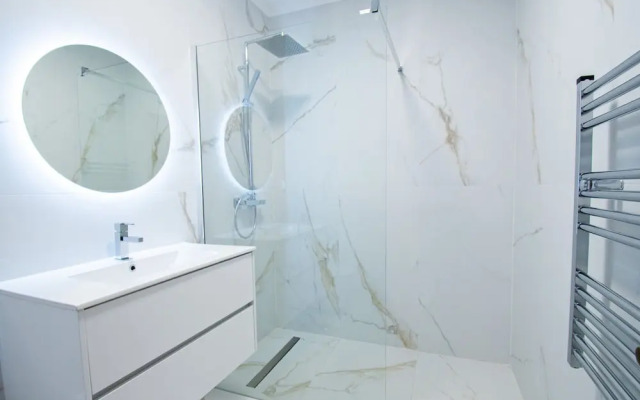 10 Marinha Two Bed Apt At Award Wining Beach