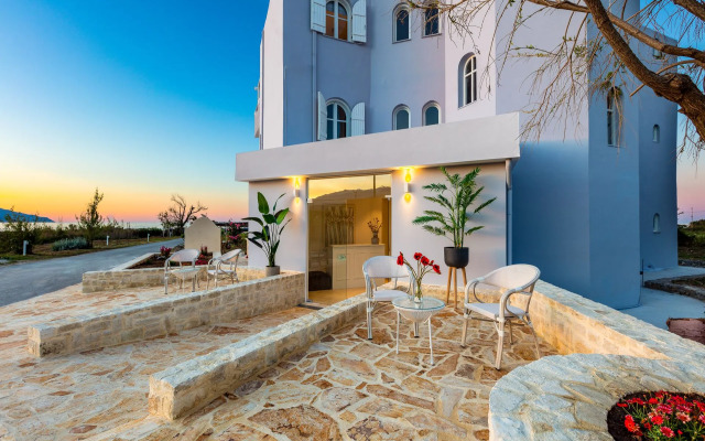 Pinelopi Beach Suites