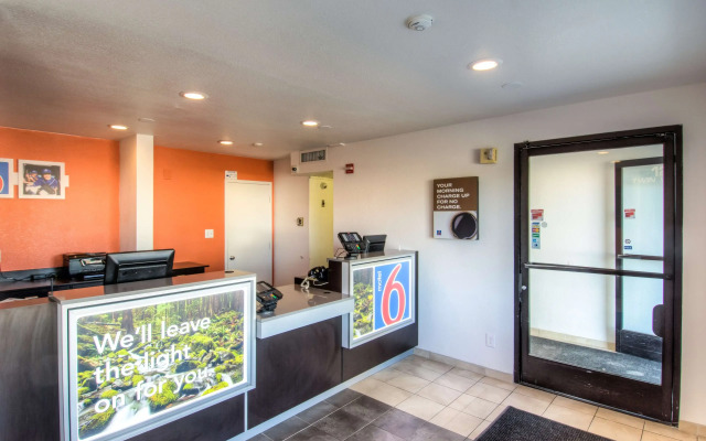 Motel 6 Redding, CA - North