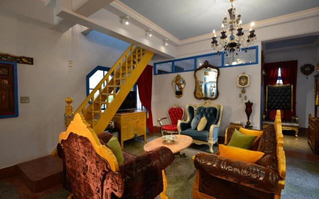 Chikan West House