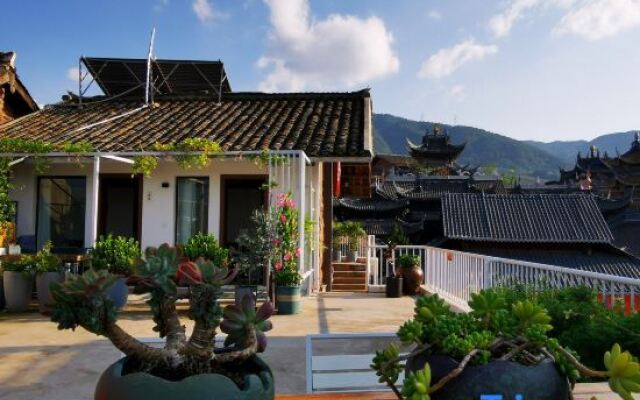 Xichang Yiwai Inn (Dashiban Community)