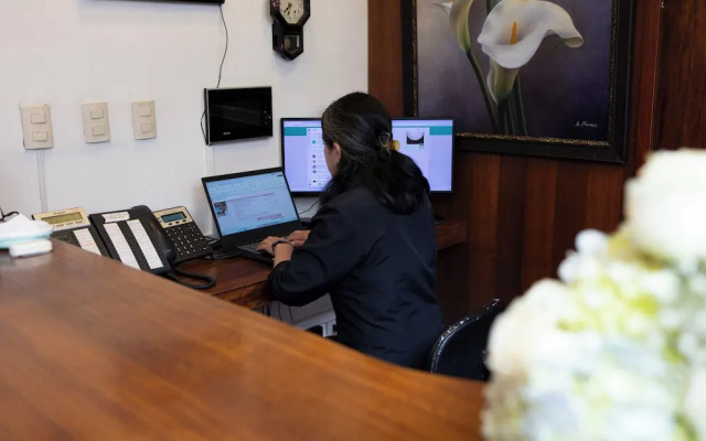 Hotel & Suites El Quijote