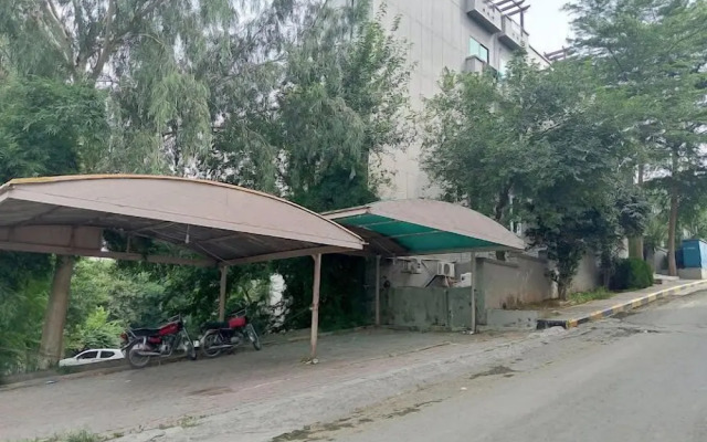 Parkway Apartments