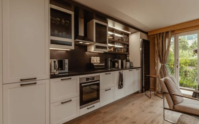 Lush Apartment With Terrace Views – Guest Rooms – Gstaad