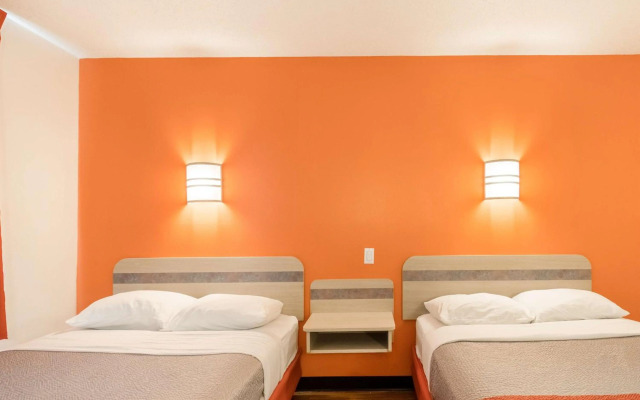 Motel 6 Newport, TN