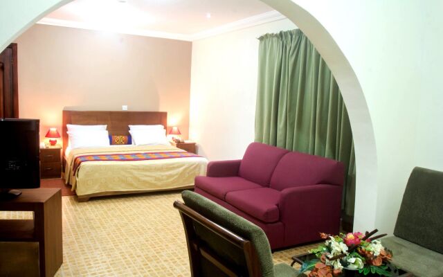 Mahogany Lodge, Cantonments