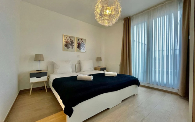 Modern 1BR Near Diamond District by Oneluxstay