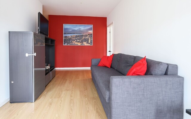 Modern & Bright Avenidas Novas II by Homing