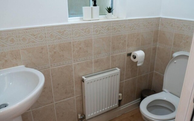 Stunning 6-bed House in Milton Keynes