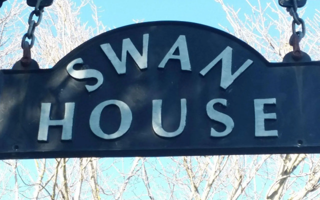Swan House