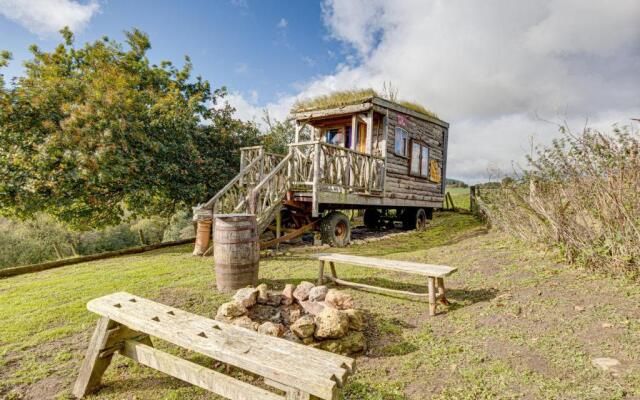 2x Double Bed - Glamping Wagon, Dalby Forest
