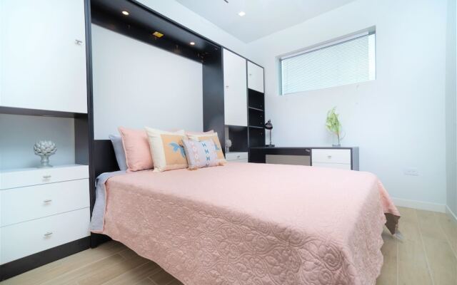 Cayman Luxury Rentals at One Canal Point